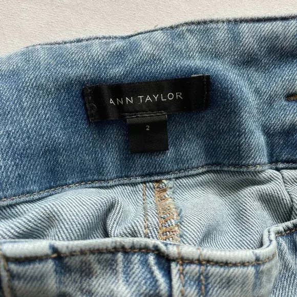 Women's / Teen's Ann Taylor Light Wash Easy Straigh Jeans size 2 - Picture 8 of 11